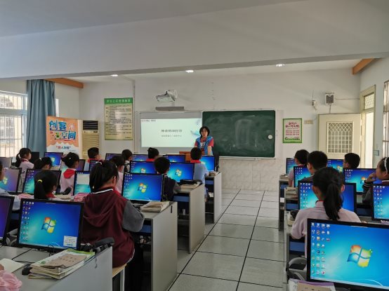 图片包含 室内, 天花板, 墙壁

描述已自动生成