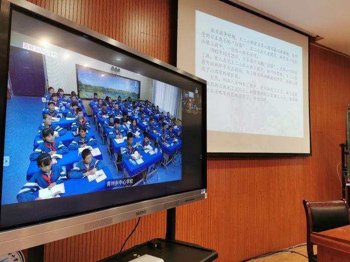 图片包含 电子产品, 餐桌

描述已自动生成