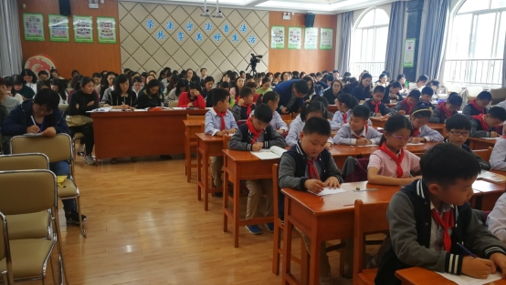 E:\教研活动\2019.10.10名特优展示课\照片\IMG_20191010_103030.jpg