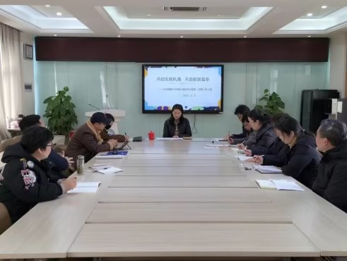 会议室里的人们

描述已自动生成